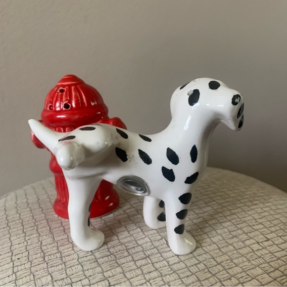 Vintage Dalmatian and fire hydrant novelty salt & pepper shakers - Picture 4 of 6